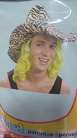 PELUCA CON SOMBRERO