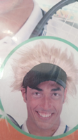 PELUCA TENISTA RUBIO CON GORRA