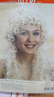 PELUCA EPOCA RIZOS RUBIA